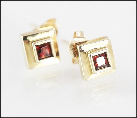 Seagull Gifts | Solid 9k Gold Garnet Stud Earrings | seagullgifts.com.au