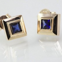 Loading image - Solid 9k Gold Sapphire Stud Earrings