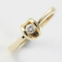 9k Yellow Gold Diamond and Heart Ring